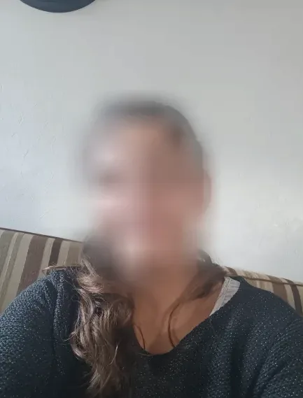 Ayse, 25