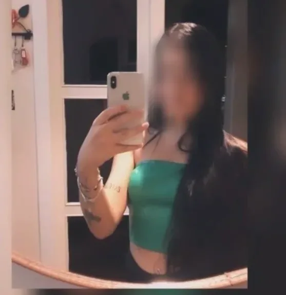 Büsra, 20