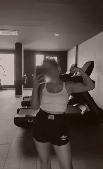 Büsra, 25