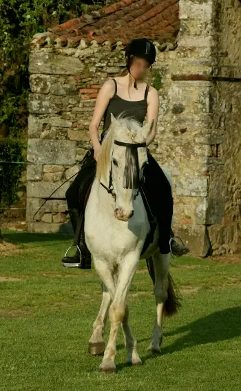Claudia, 27