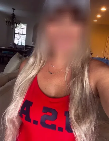 Emilia, 38