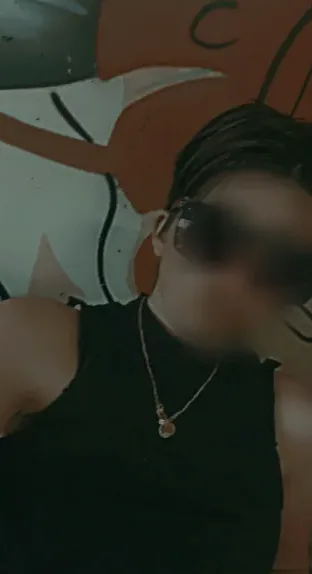 Helena, 23