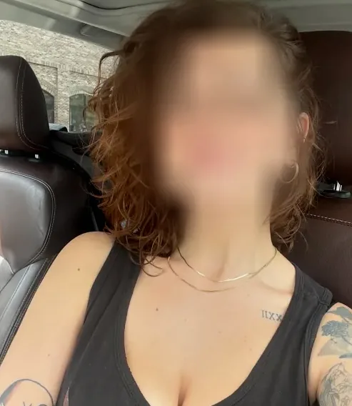 Juliane, 39