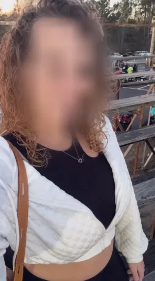 Mia, 30