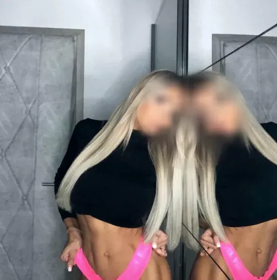 Nicole, 29