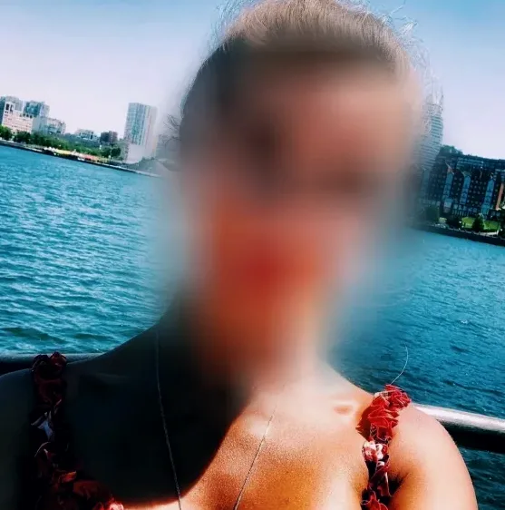Sabrina, 40