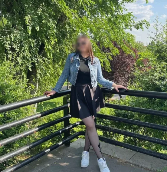 Yasmin, 21